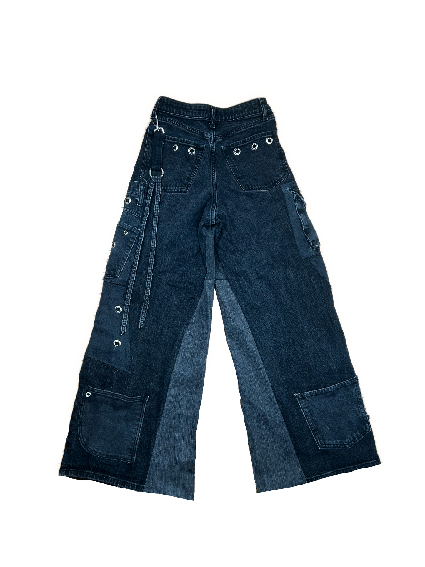 RIPPED KNEE JEANS