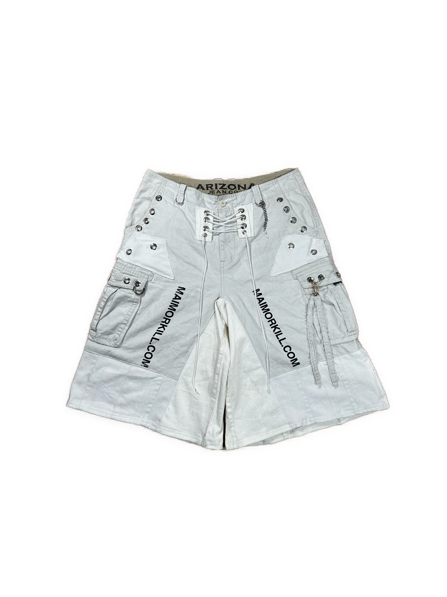 WHITE BAGGY SHORTS