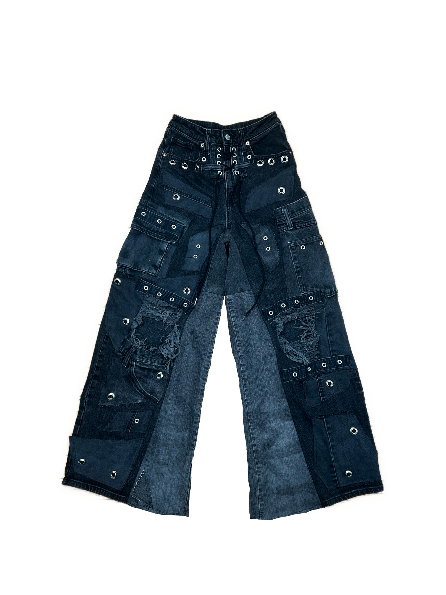 RIPPED KNEE JEANS