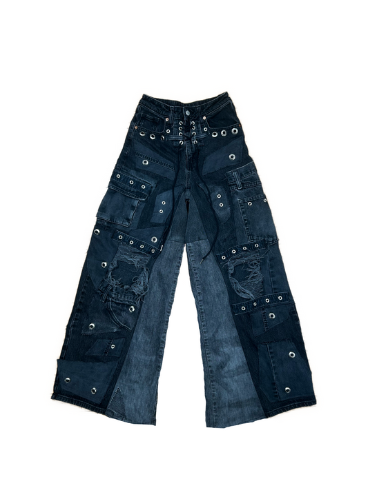 RIPPED KNEE JEANS
