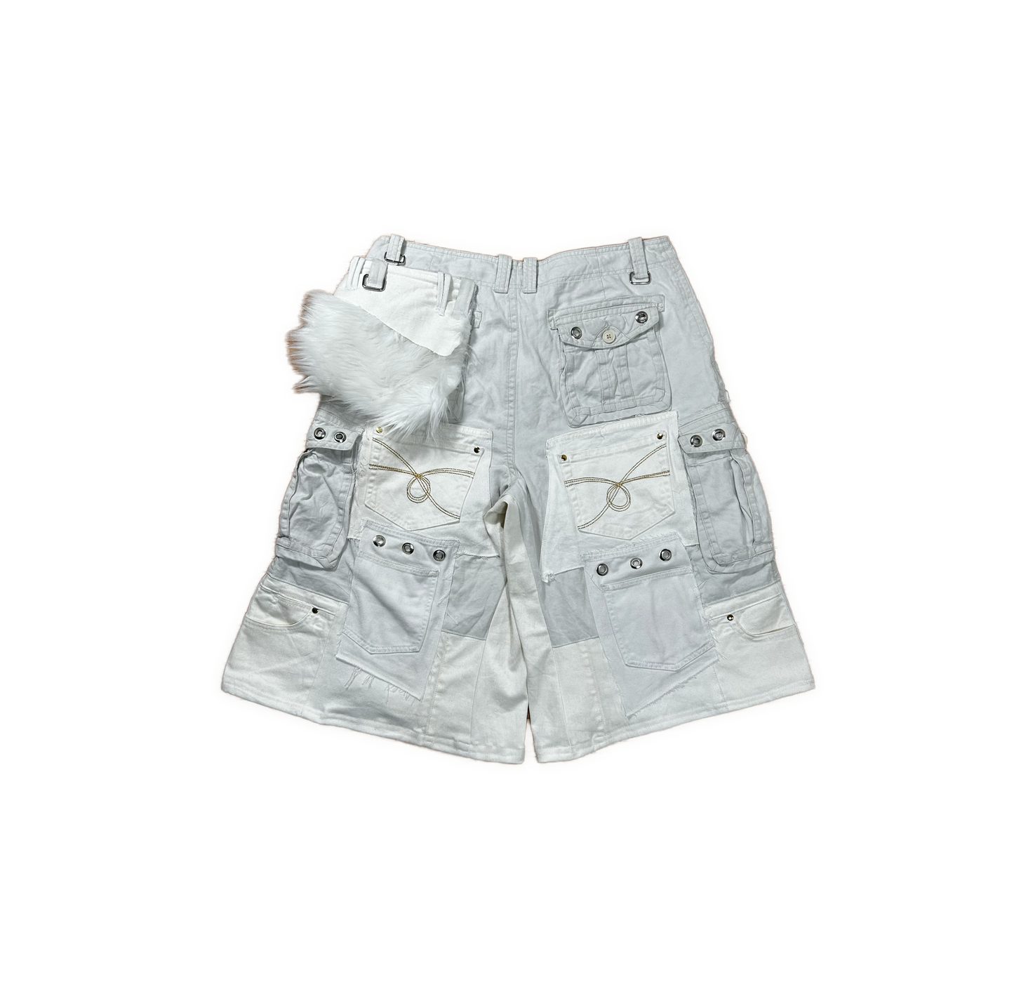 WHITE BAGGY SHORTS